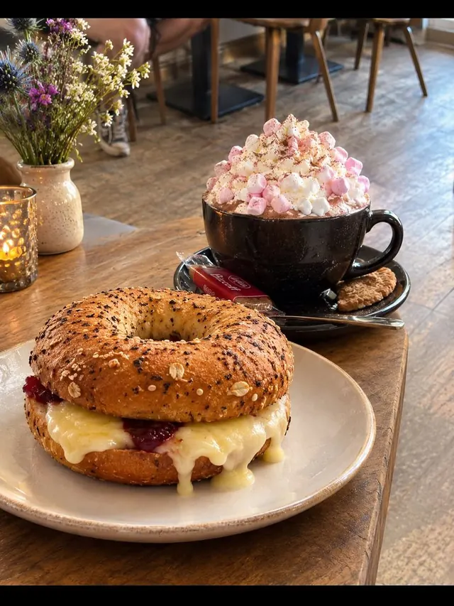 Bagel and hot chocolate